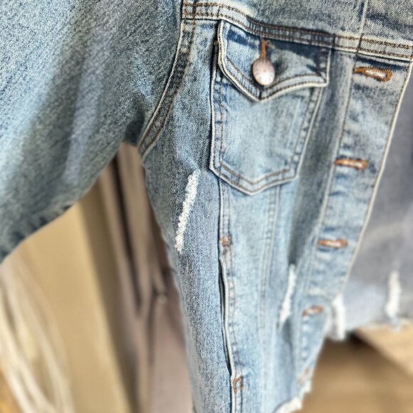 CUTE TRENDY, STYLISH, Girls/Young Adult Medium Blue Jean Jacket! - Picture 2 of 7